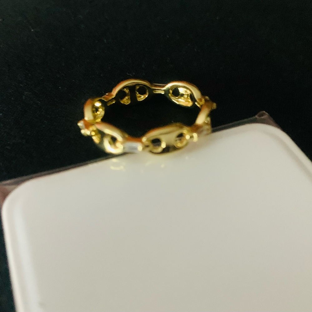 Elegant Gold Women's Ring